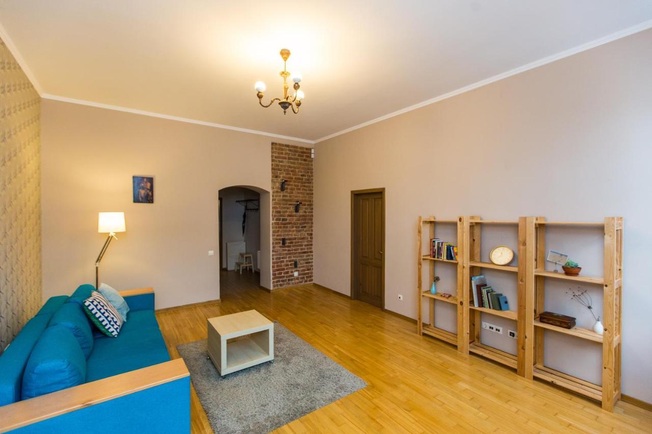 Light And Spacious Apartment On Gazova Str إلفيف المظهر الخارجي الصورة