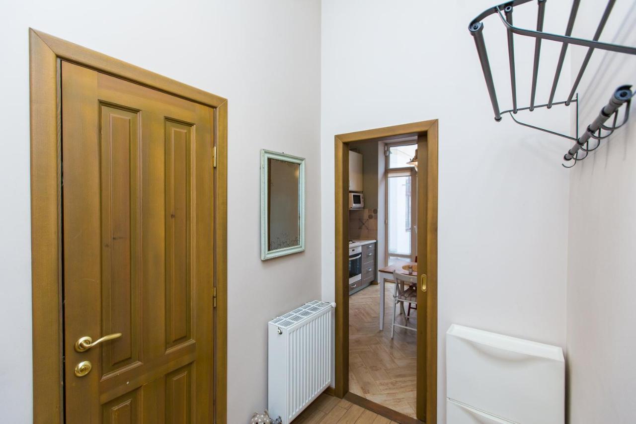 Light And Spacious Apartment On Gazova Str إلفيف المظهر الخارجي الصورة